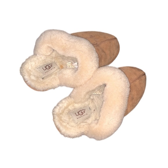 UGG Slippers - Picture 2 of 4